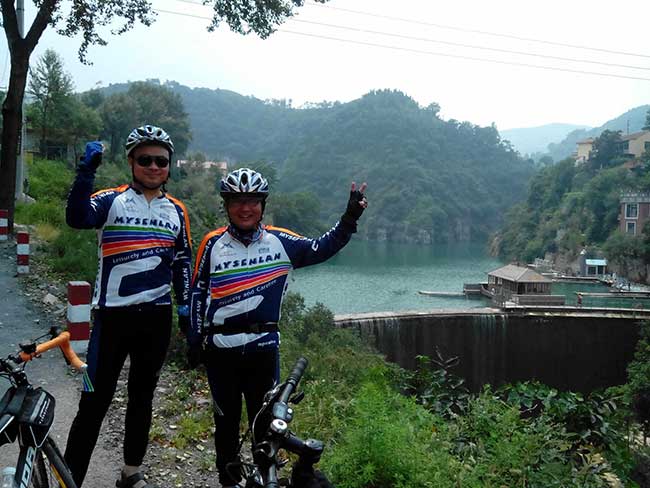 欣賞自然美景，走進(jìn)大山騎行活動(dòng)。